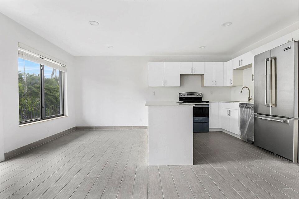 PALM BEACH SHORES - Residential Income