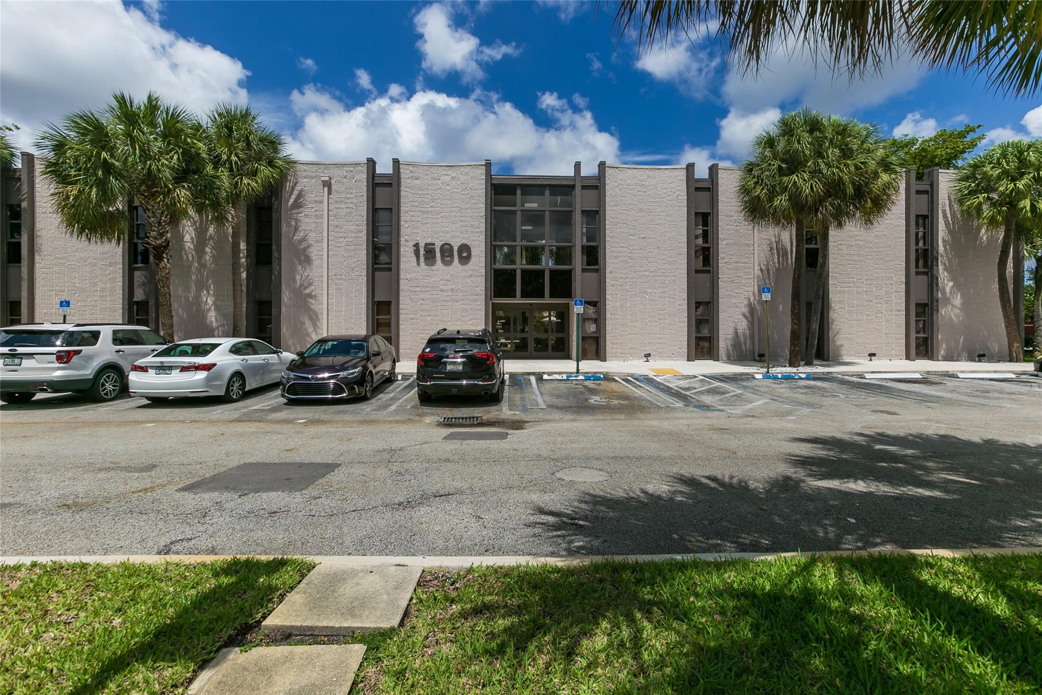 1,950 sqft ground floor medical office. Full gut renovation completed in 2023. 6 exam rooms, lab area, 2 physician offices, large reception/waiting. The Sea Grape Office Condominium is a mixed use office condo office building right off of University Drive. Comprised of only fourteen units the building features a serene open air courtyard with lush landscaping and fountain. Walking distance to restaurants and easy access to the Sawgrass Expressway. Building recently installed a new roof and completed the BSIP recertification.