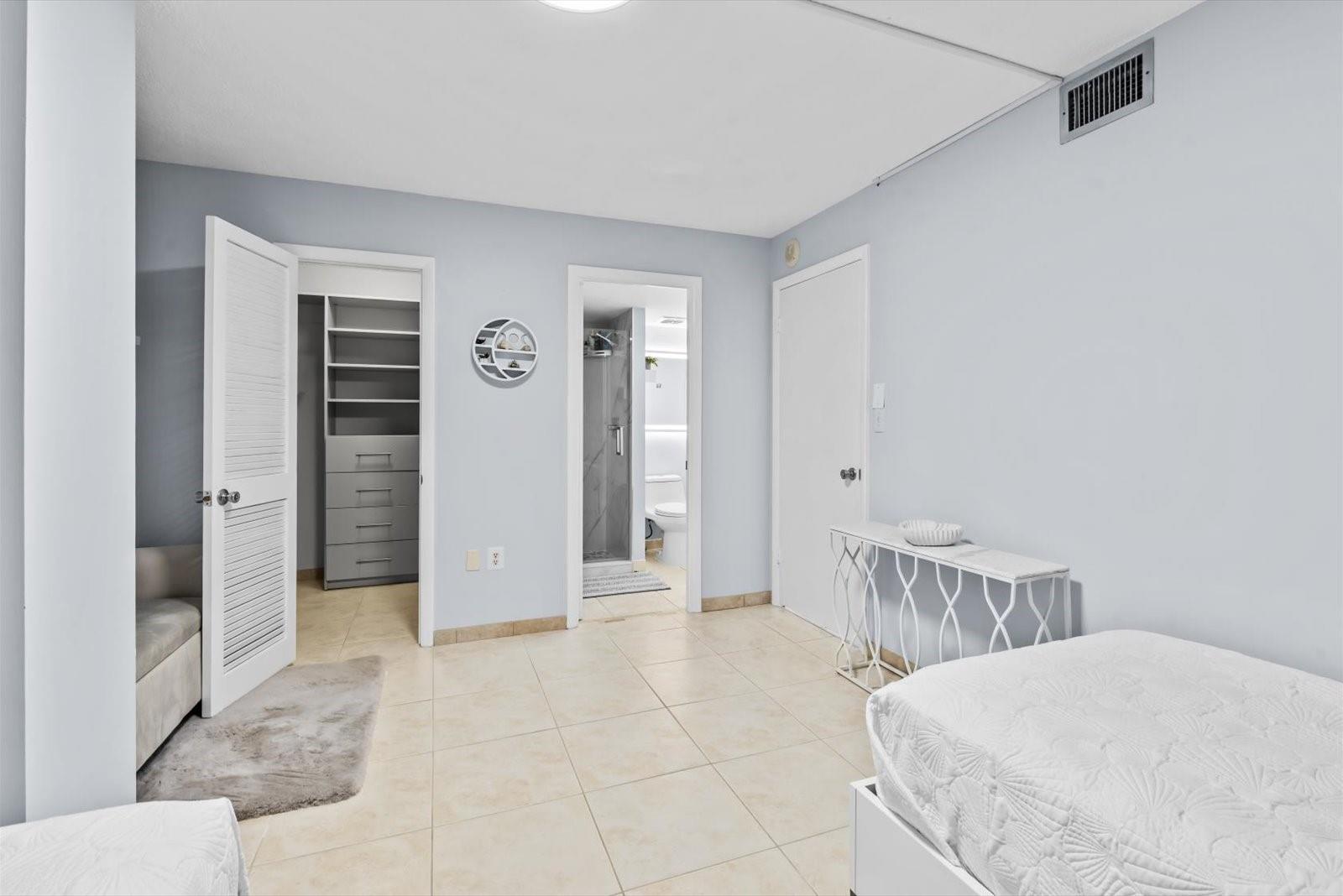 HUTCHINSON ISLAND CLUB - Residential