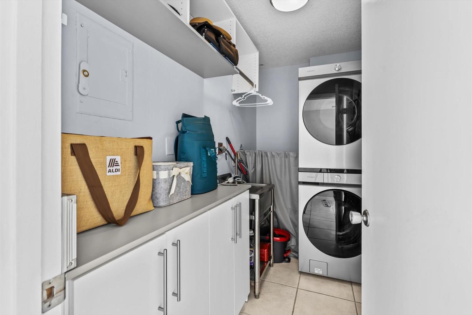 HUTCHINSON ISLAND CLUB - Residential