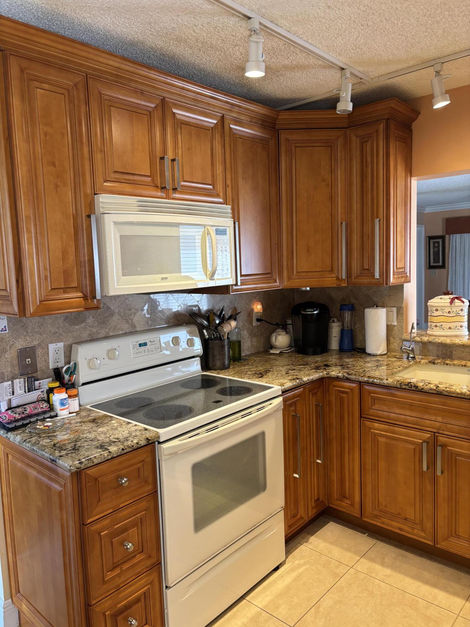 PELICAN POINTE CONDO - Residential