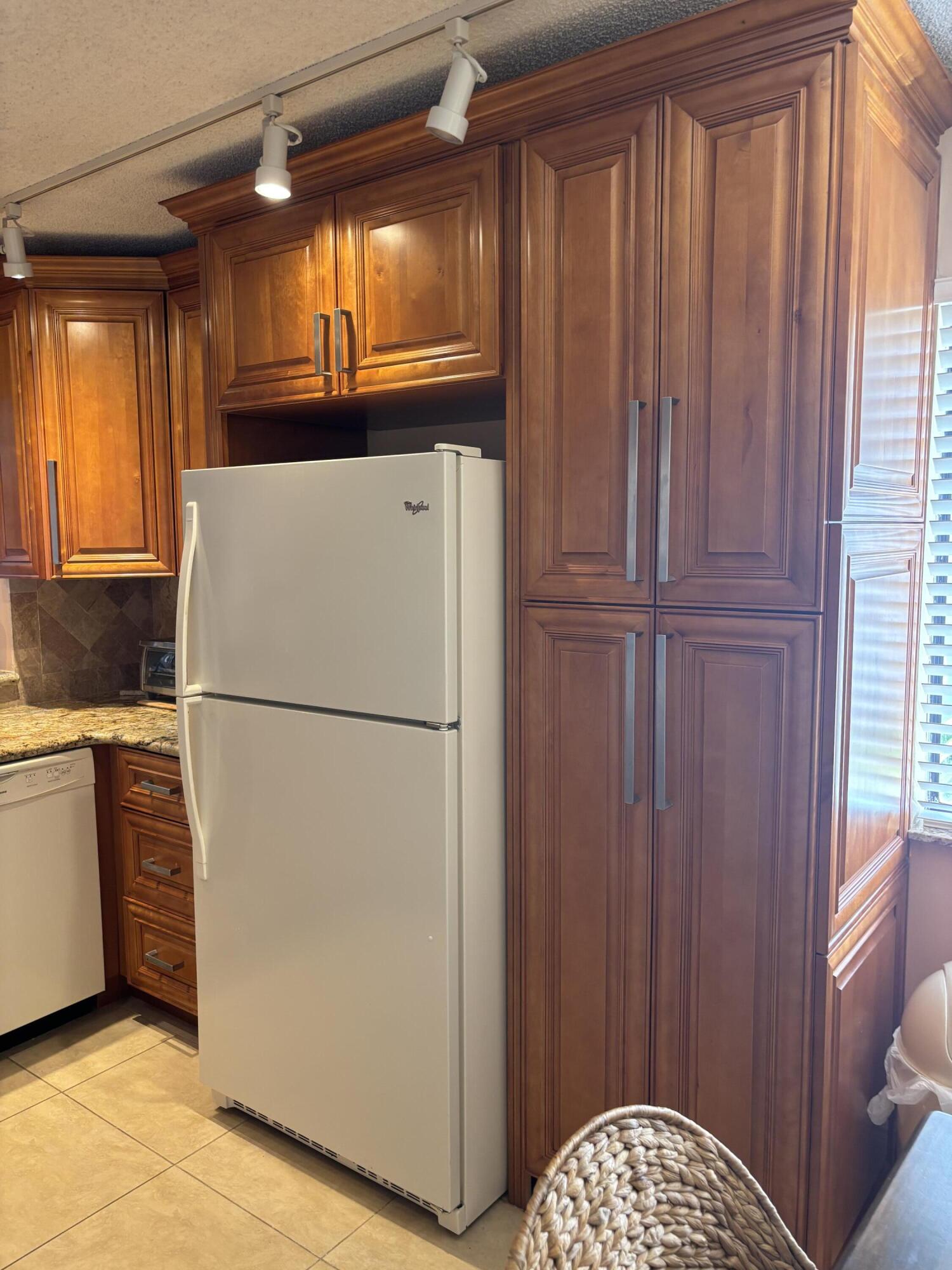 PELICAN POINTE CONDO - Residential