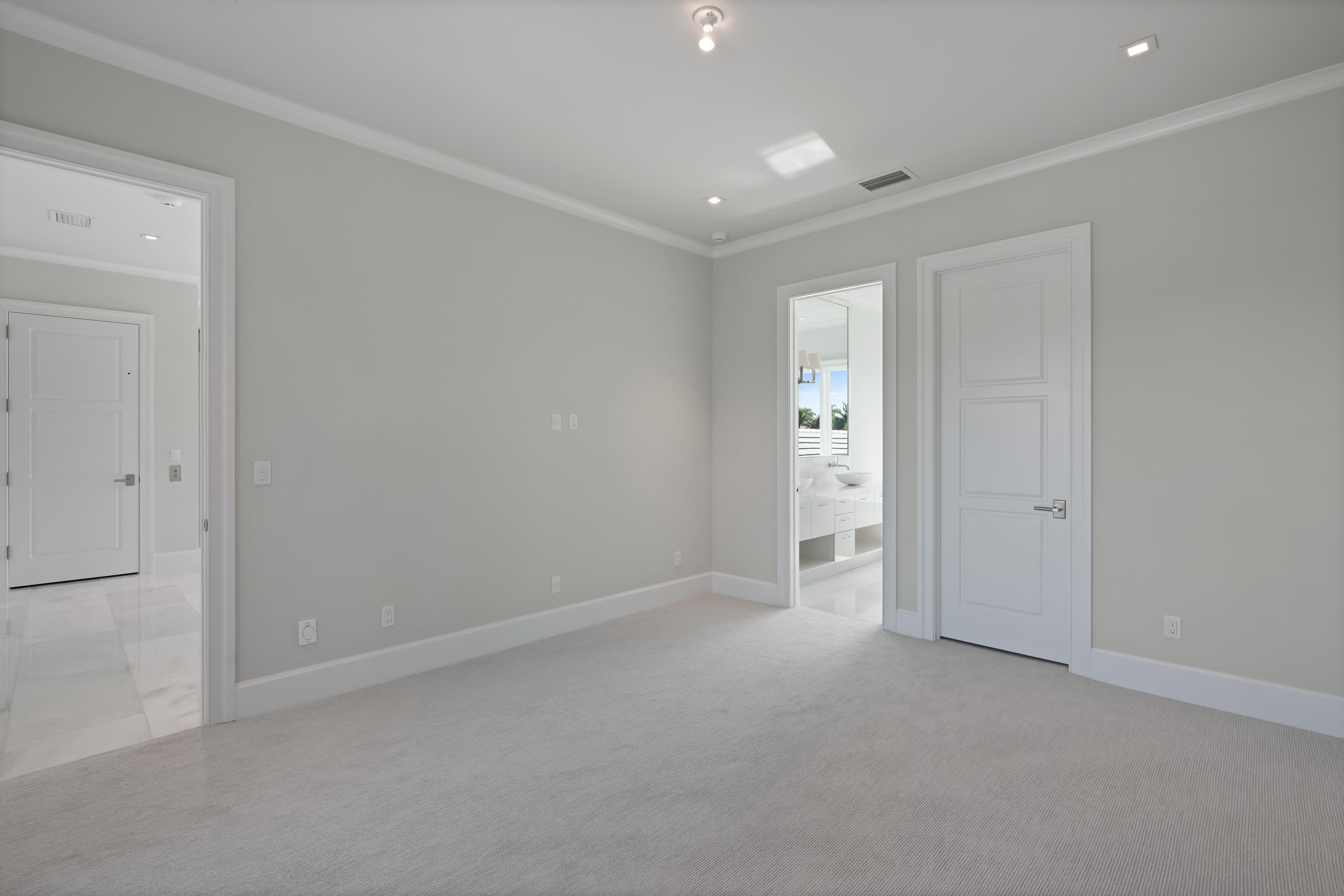 ADMIRALS COVE - Residential