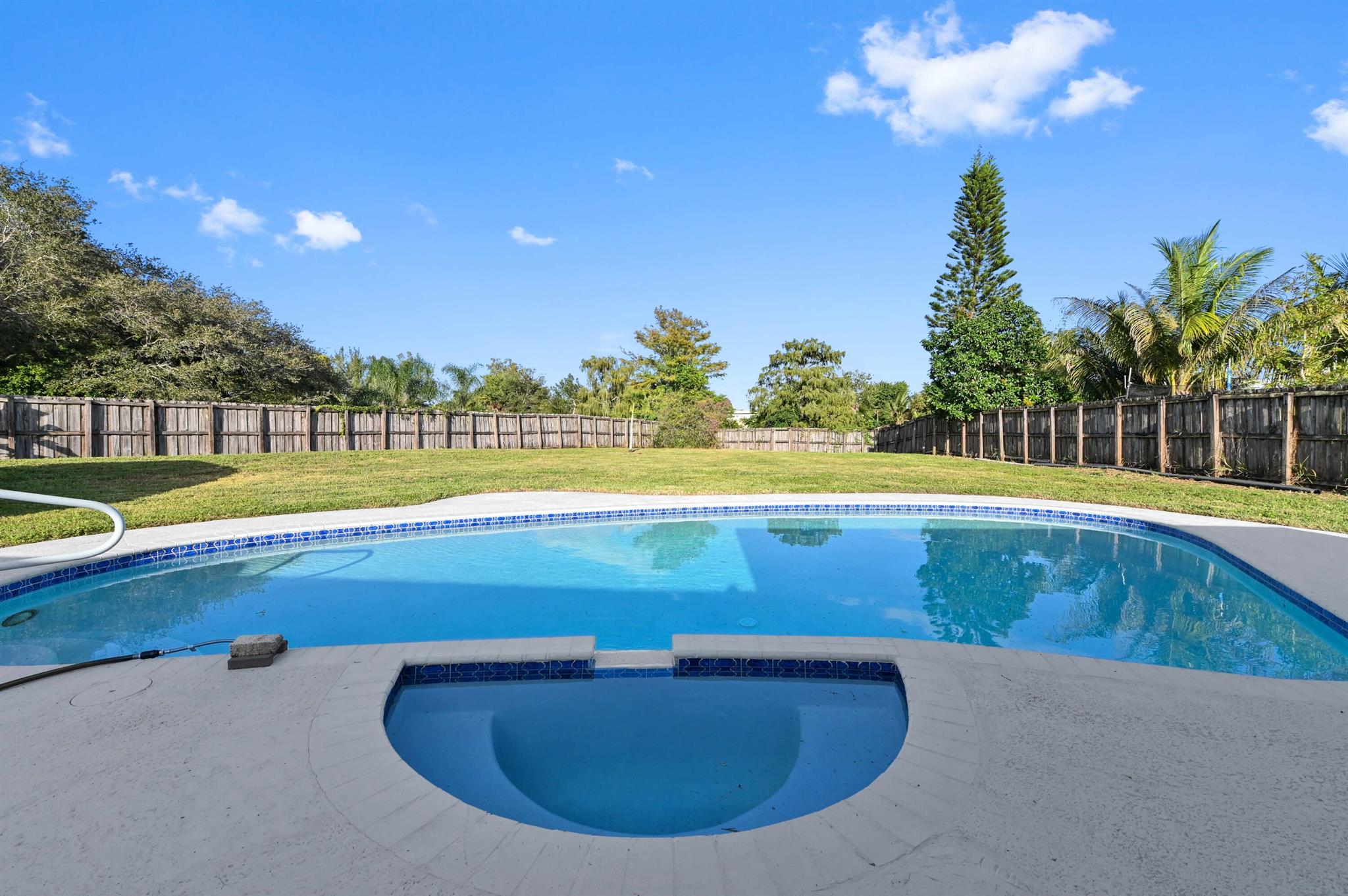 COUNTERPOINT ESTATES - Residential