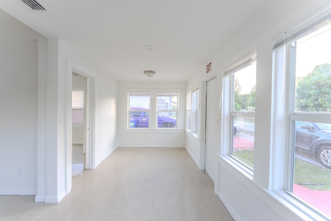 HOLLYWOOD LITTLE RANCHES - Residential