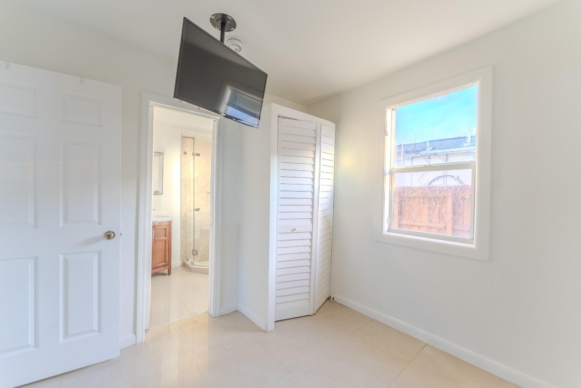 HOLLYWOOD LITTLE RANCHES - Residential