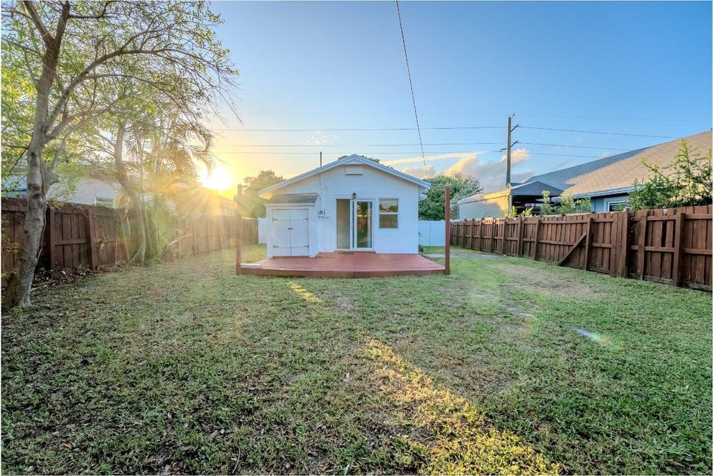 Photo of 521 S 24th Avenue, Hollywood, FL 33020 (MLS # F10545672)