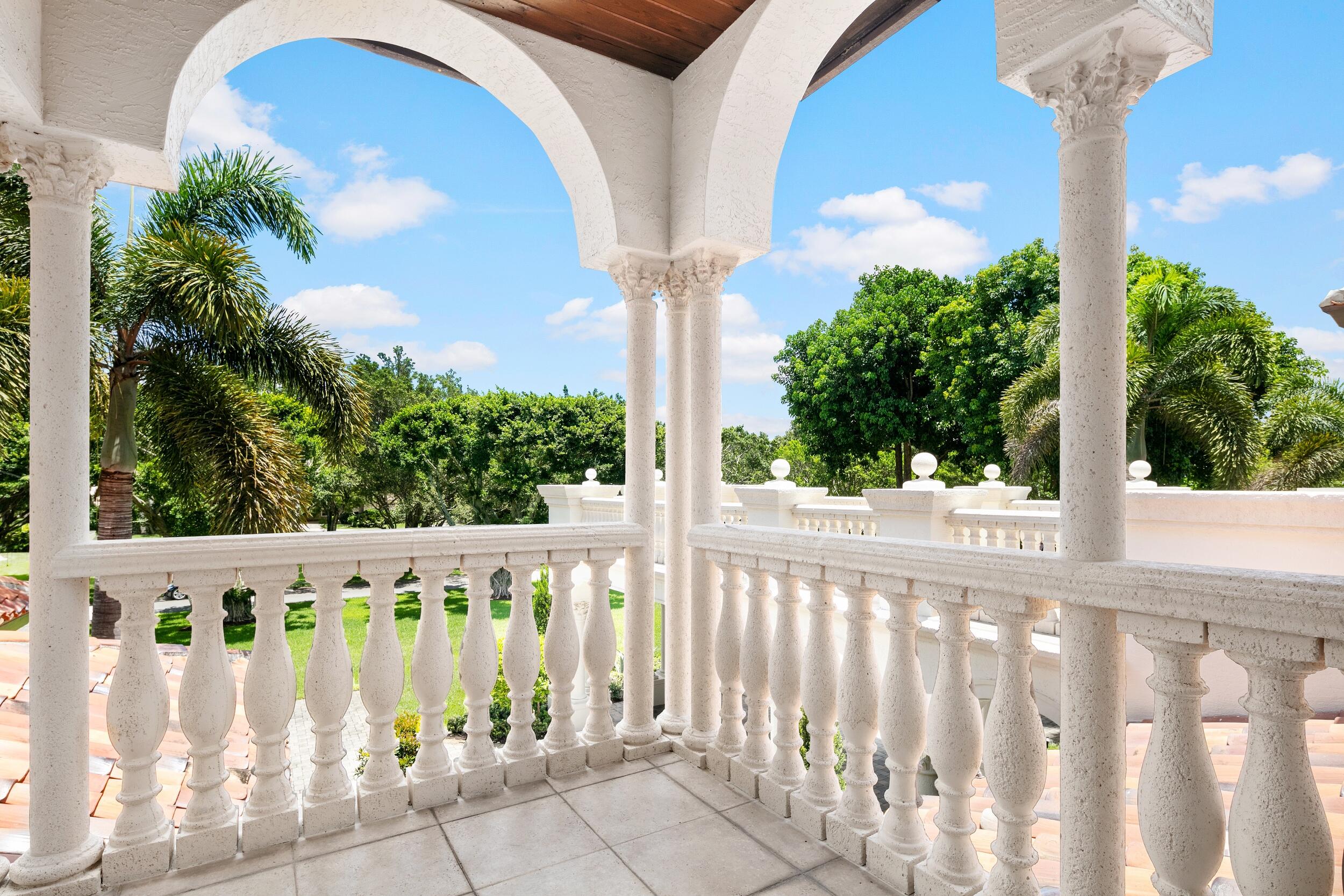 LONG LAKE ESTATES - Residential