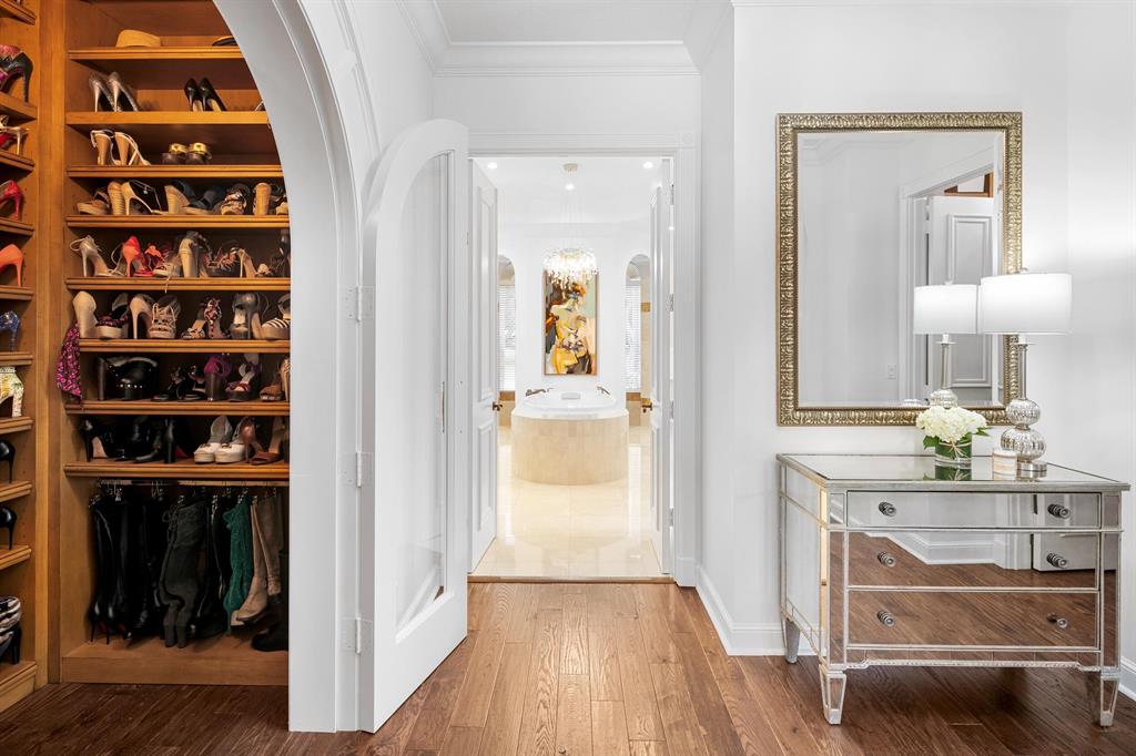 LONG LAKE ESTATES - Residential