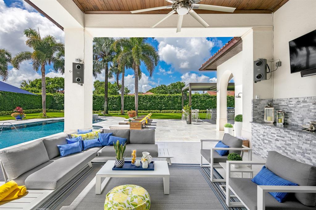 LONG LAKE ESTATES - Residential