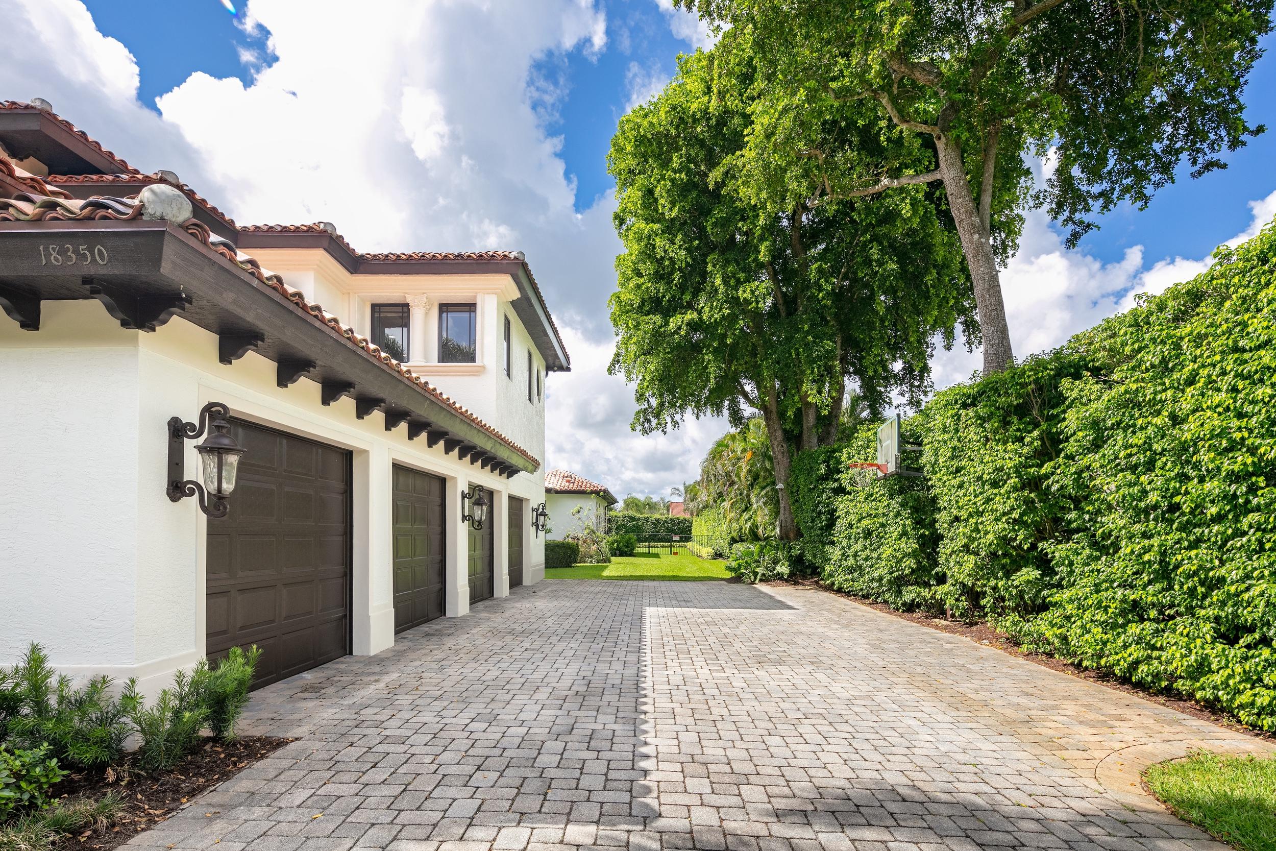 LONG LAKE ESTATES - Residential