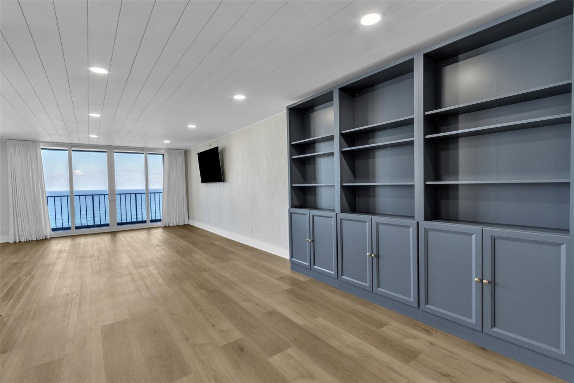 PRINCESS OF HUTCHINSON IS - Residential