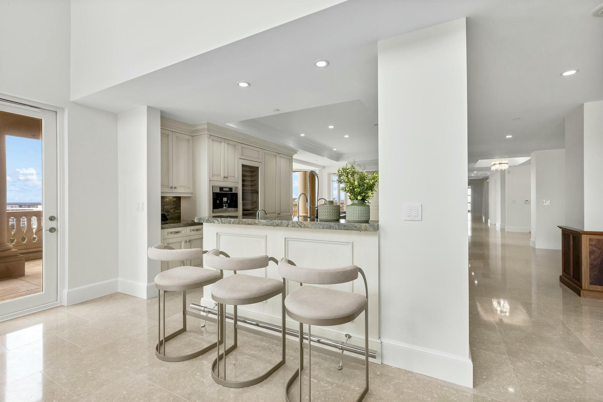 Luxuria - Residential