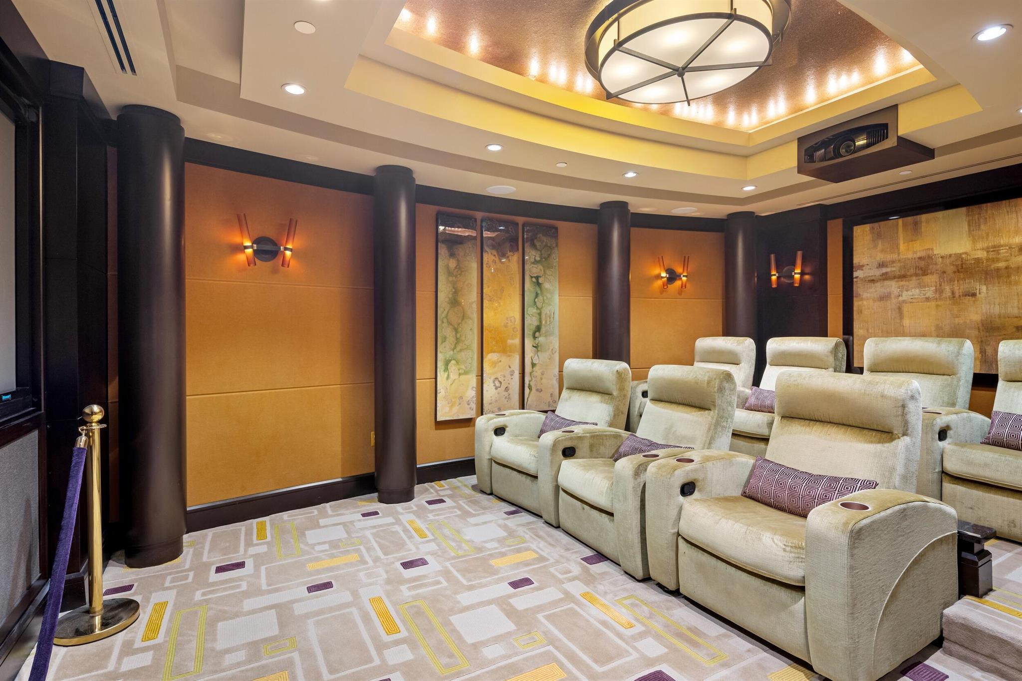 Luxuria - Residential