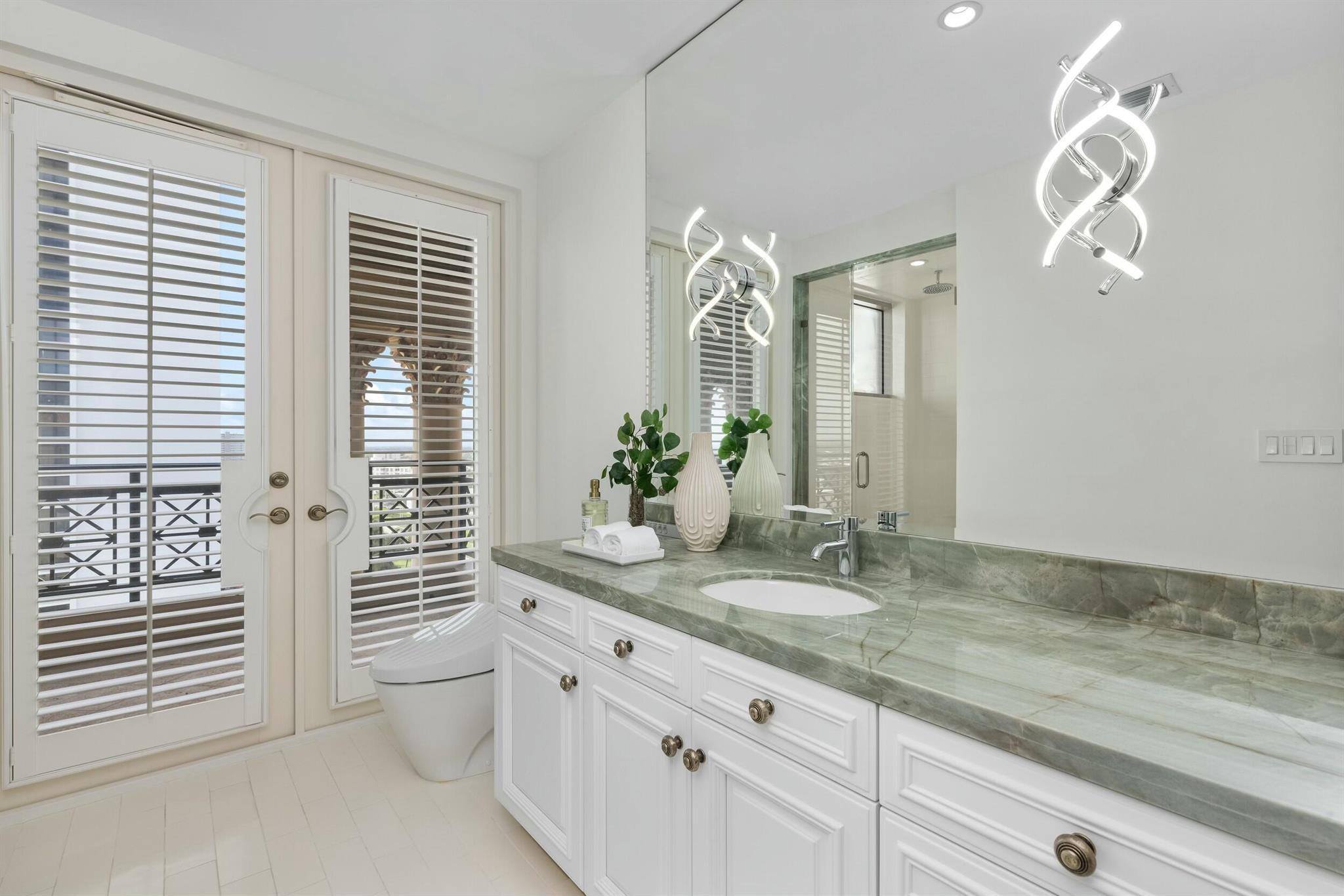 Luxuria - Residential