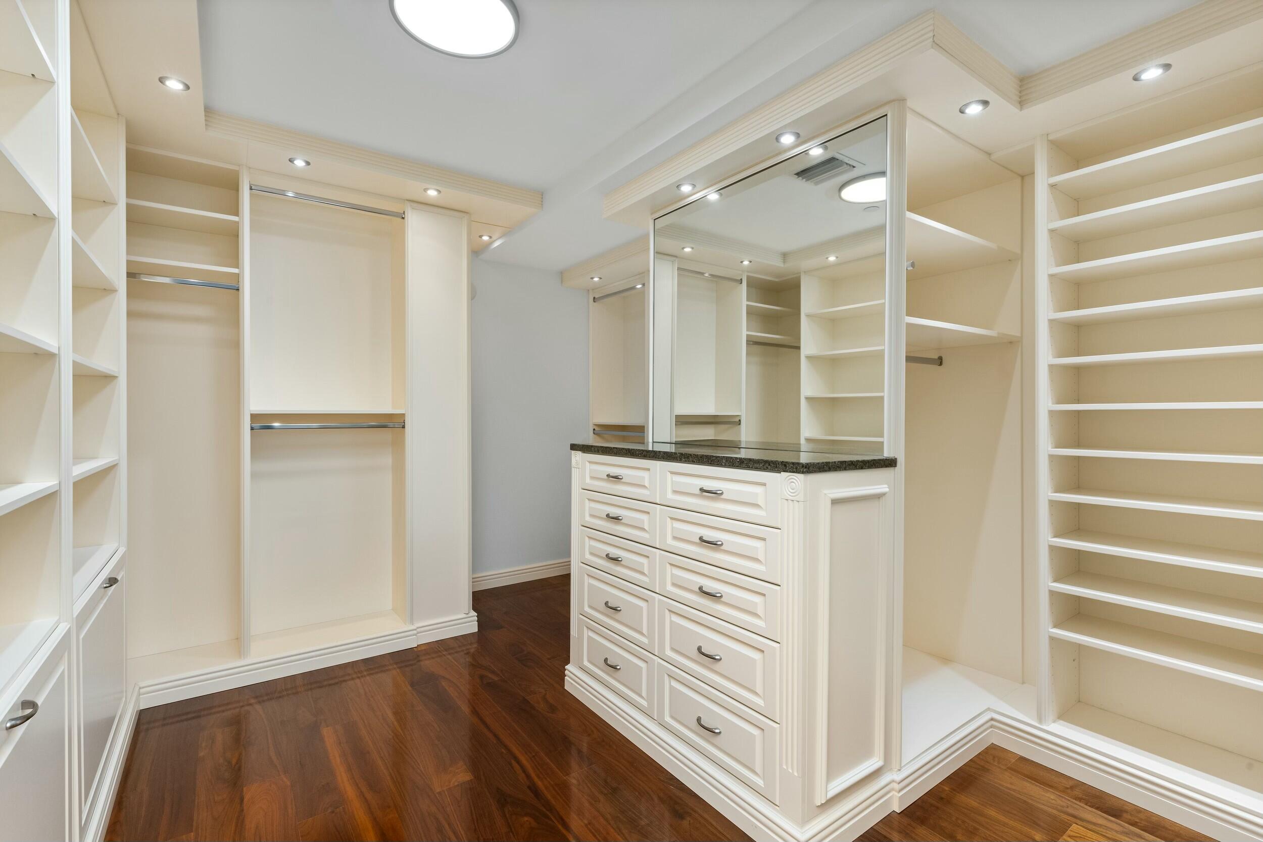 Luxuria - Residential