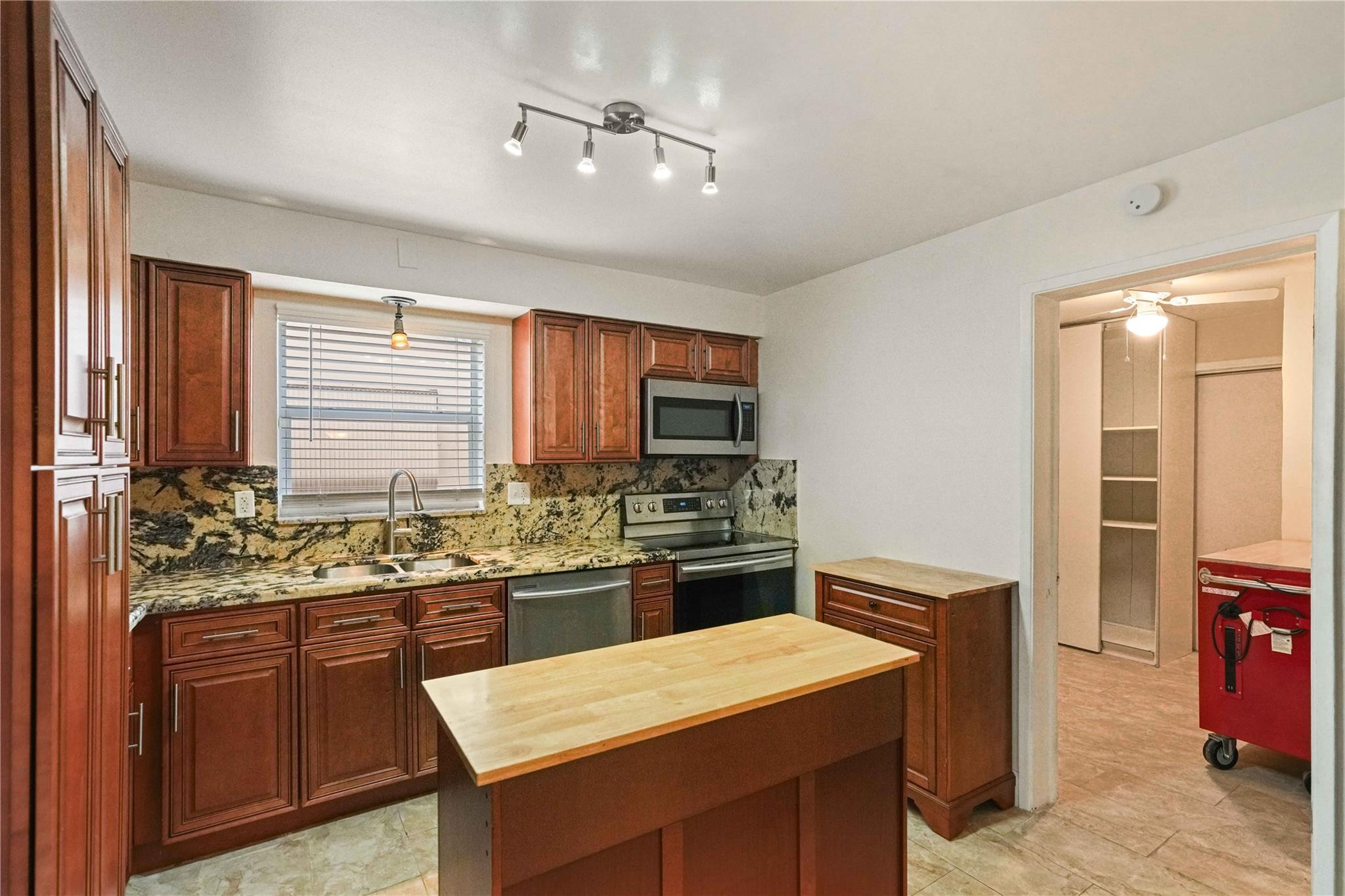 North Andrews Gardens Fir - Residential