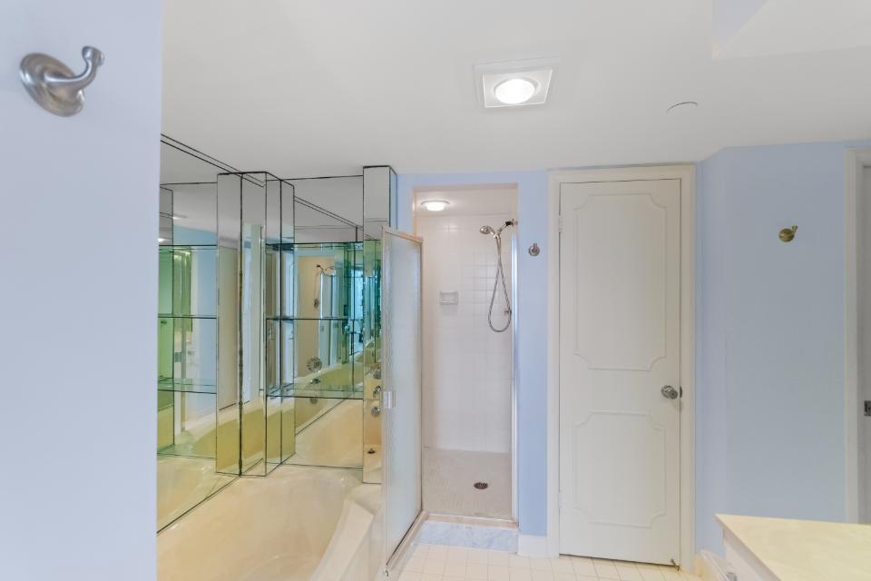 OLD PORT COVE TOWER EAST - Residential