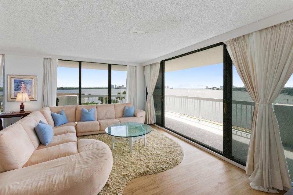 View photos, virtual tours, details... 115 Lakeshore Drive 547