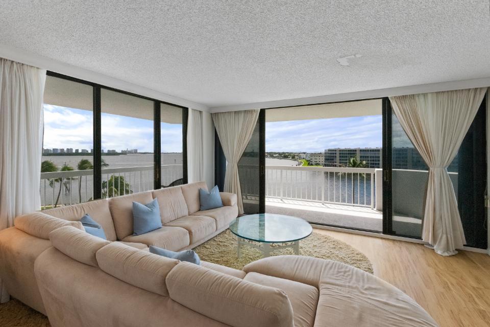 View photos, virtual tours, details... 115 Lakeshore Drive 547