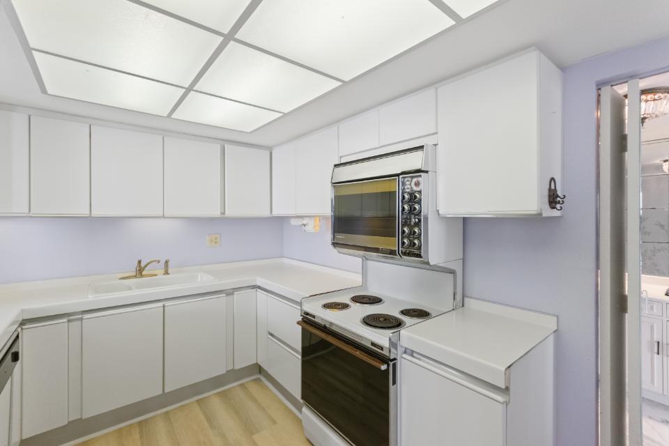 OLD PORT COVE TOWER EAST - Residential