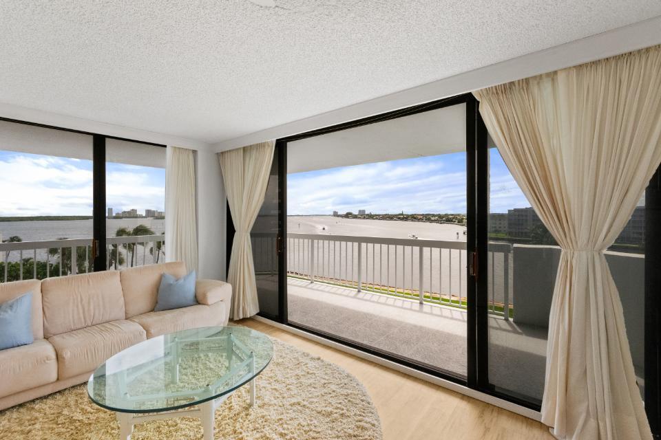 View photos, virtual tours, details... 115 Lakeshore Drive 547