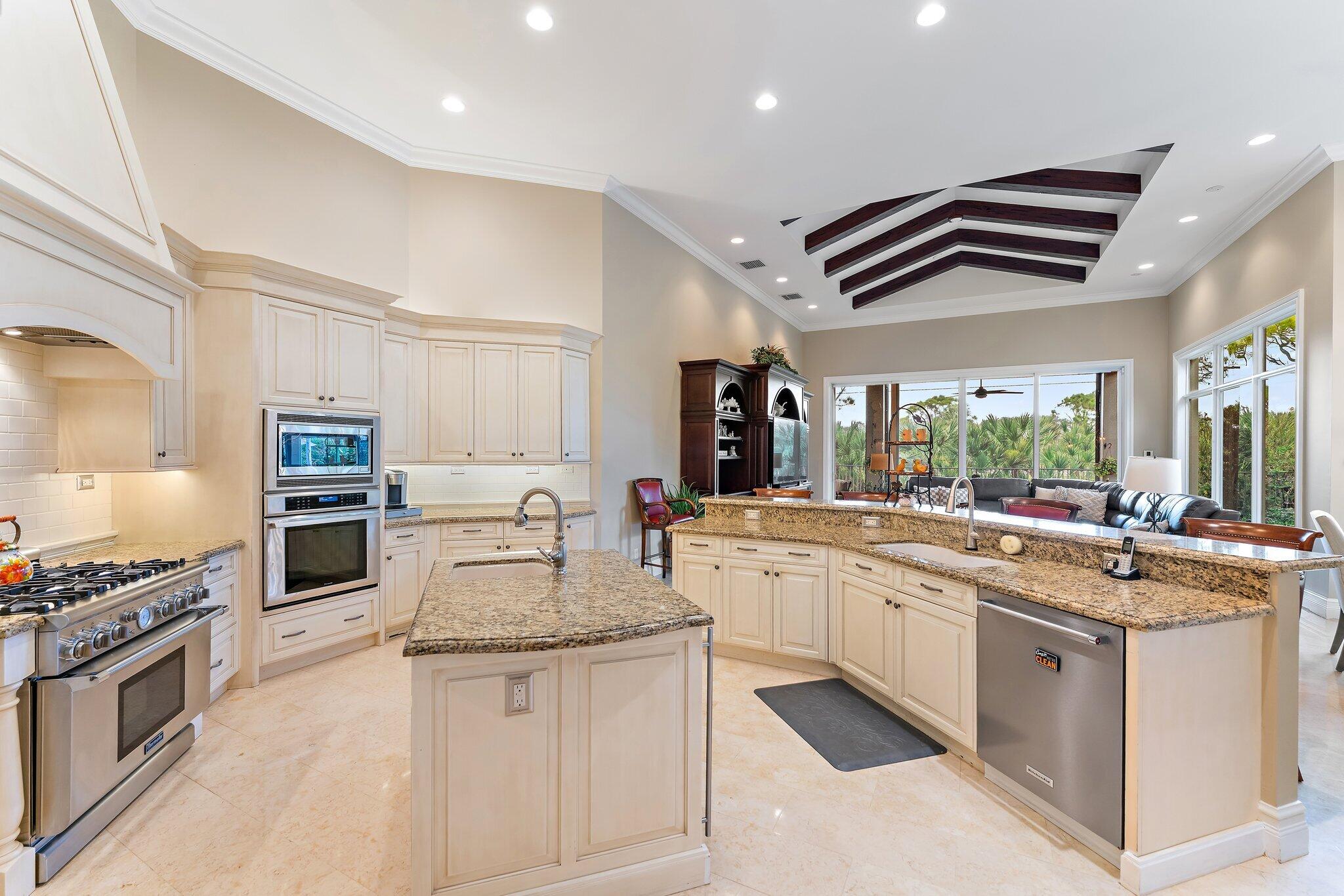 MEDALIST CLUB - Residential