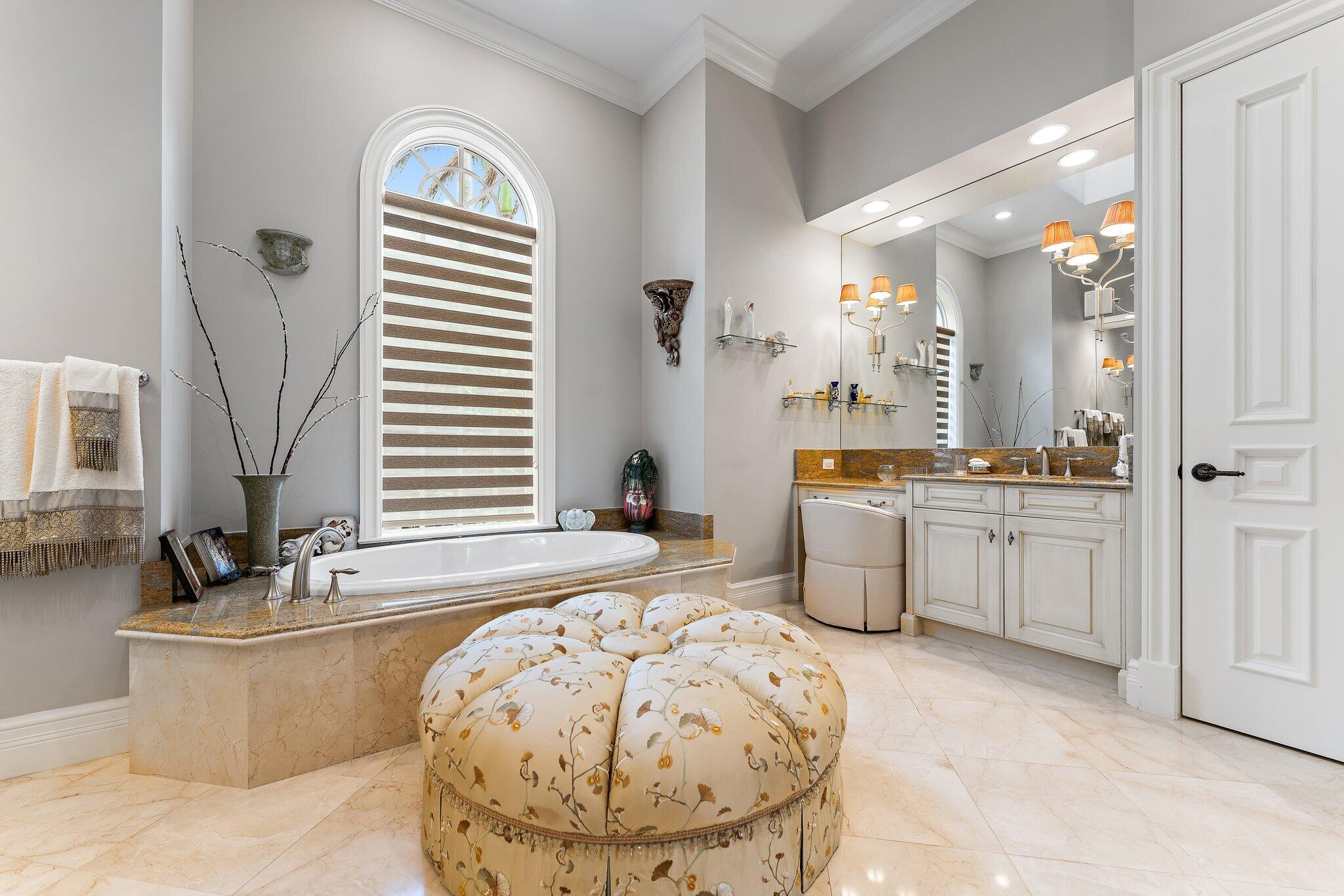 MEDALIST CLUB - Residential