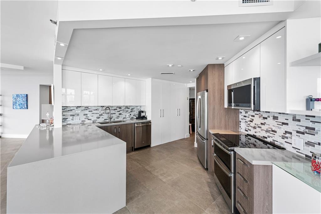 Williams Island - Residential