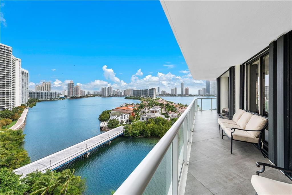 Williams Island - Residential