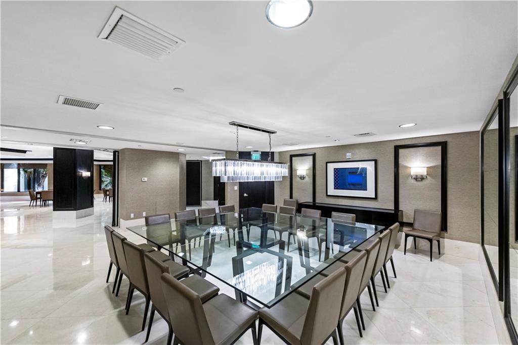 Williams Island - Residential