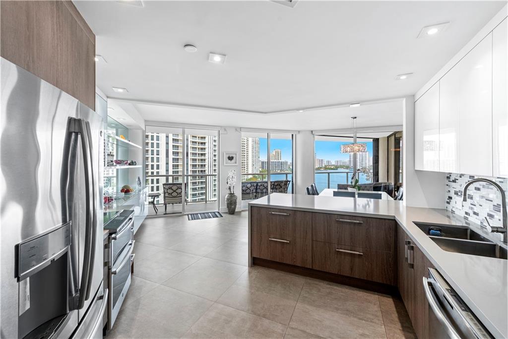 Williams Island - Residential