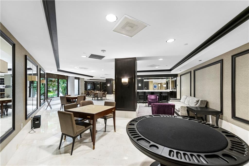 Williams Island - Residential