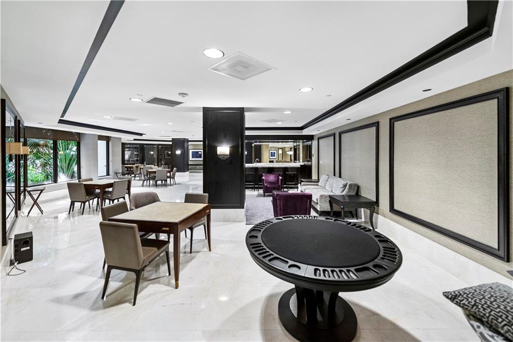 Williams Island - Residential
