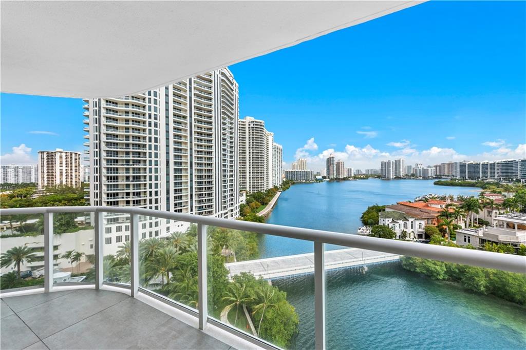 Williams Island - Residential