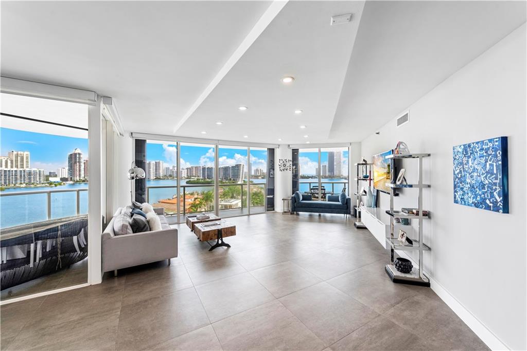 Williams Island - Residential