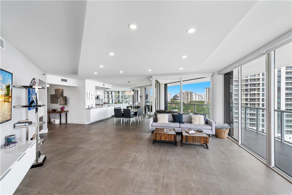 Williams Island - Residential