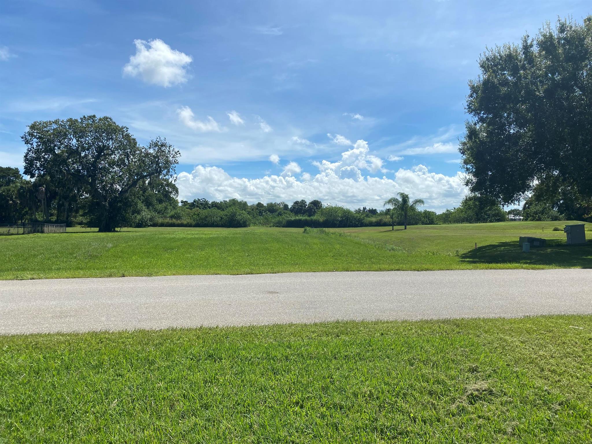 BLUE HERON GOLF AND COUNT - Land