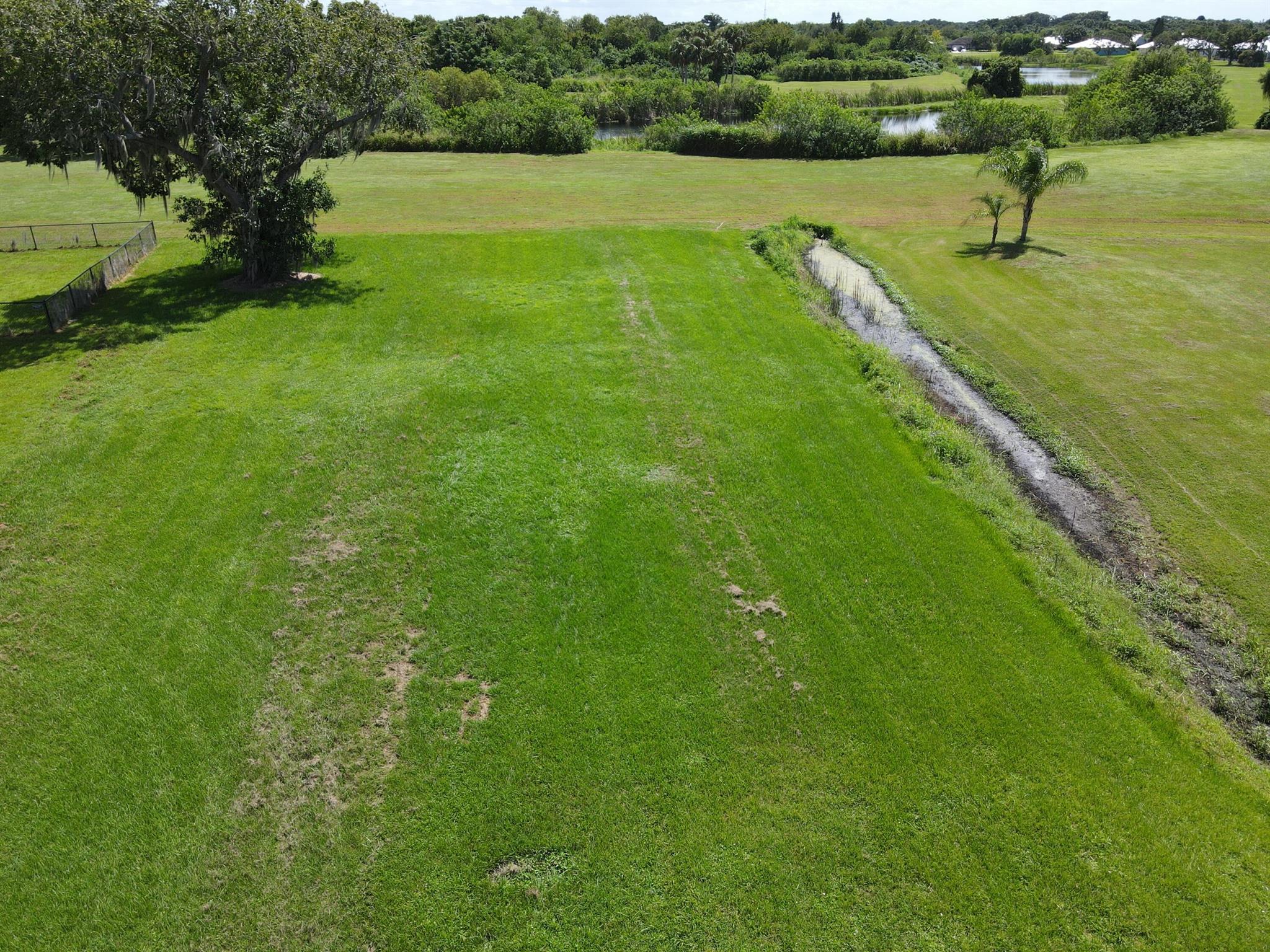 BLUE HERON GOLF AND COUNT - Land