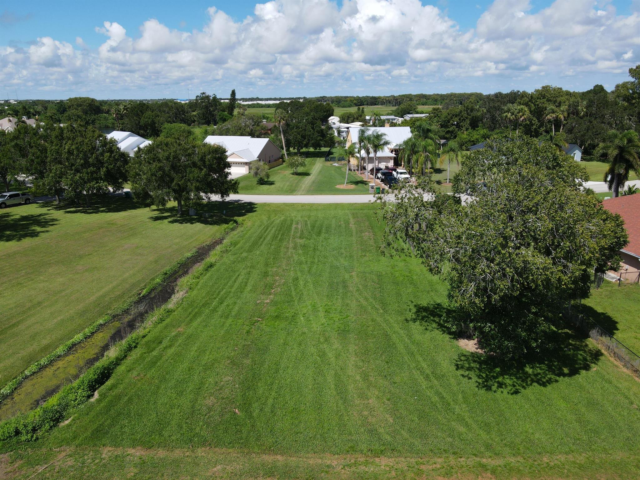 BLUE HERON GOLF AND COUNT - Land