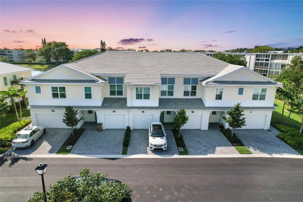 Photo of 563 Sanderling Circle #563, Deerfield Beach, FL 33442 (MLS # F10459647)