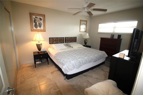 Condominium in Pompano Beach FL 1967 Ocean Blvd Blvd 7.jpg