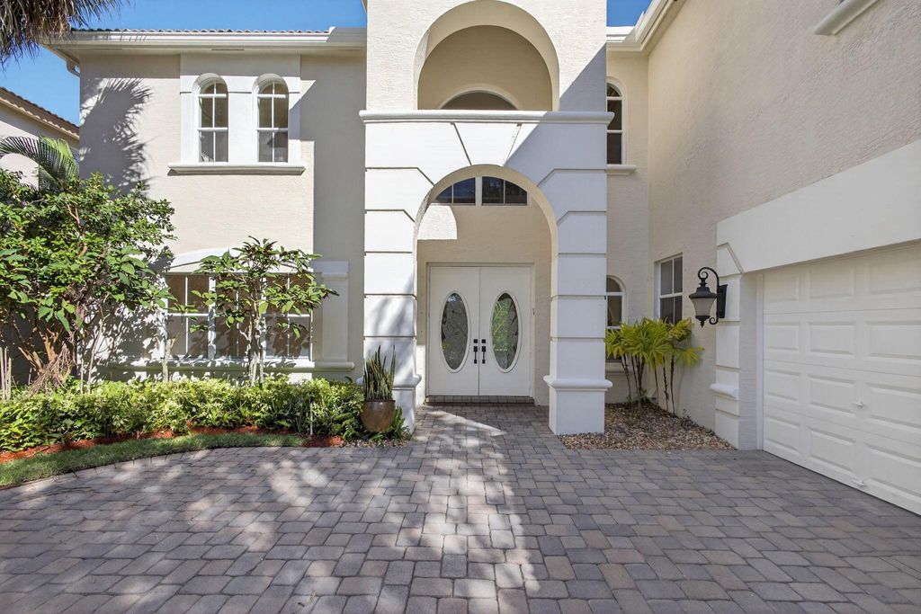 Photo of 103 Villa Nueva Place, Palm Beach Gardens, FL 33418 (MLS # R11141048)