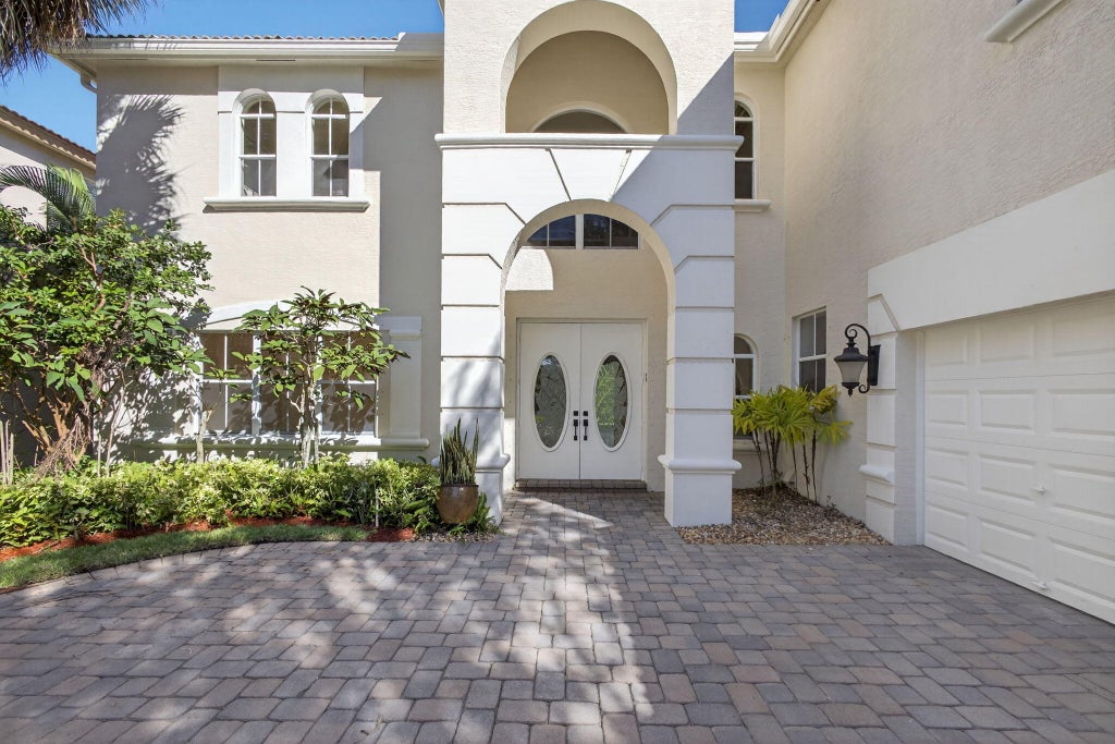 Photo of 103 Villa Nueva Place, Palm Beach Gardens, FL 33418 (MLS # R11141048)