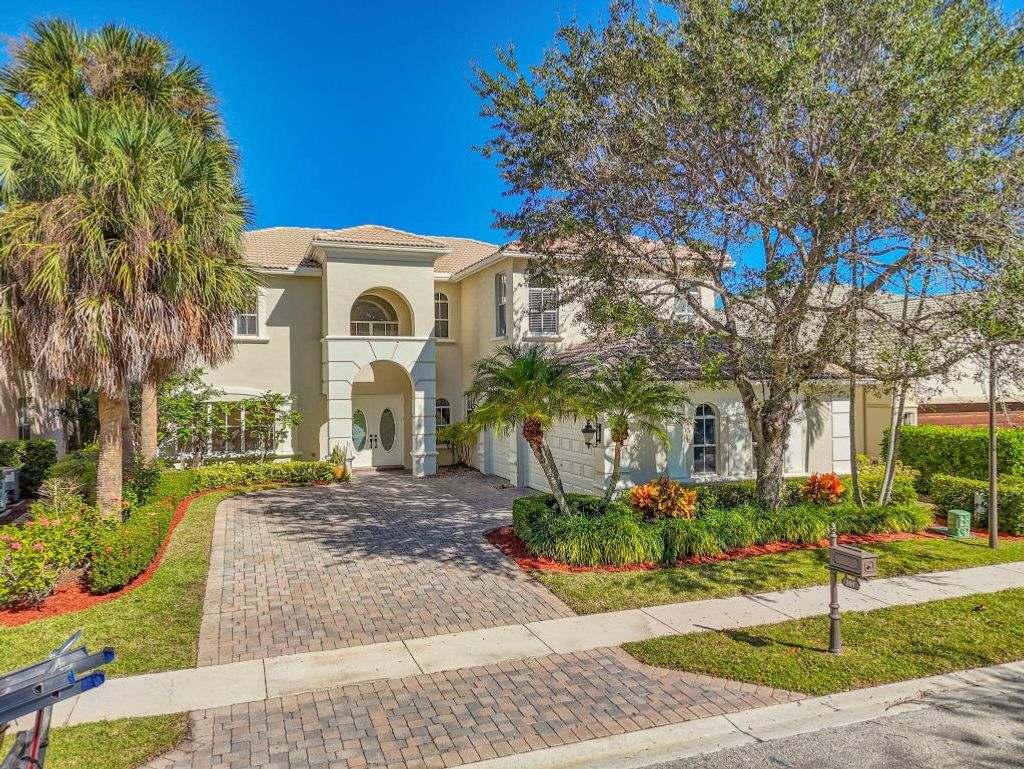 Photo of 103 Villa Nueva Place, Palm Beach Gardens, FL 33418 (MLS # R11141048)