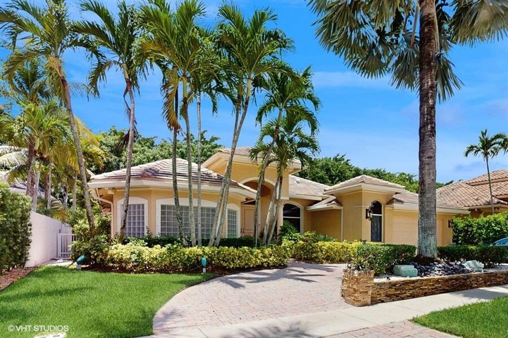 Photo of 10842 Blue Palm Street, Plantation, FL 33324 (MLS # R11098962)