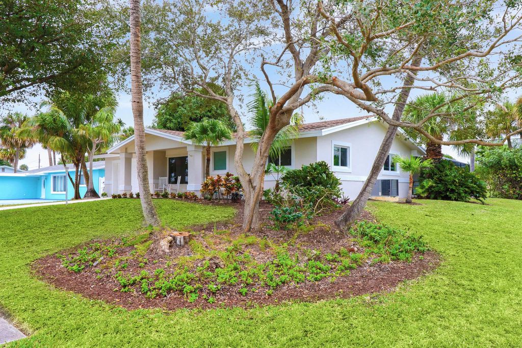 Photo of 3801 Lighthouse Drive, Palm Beach Gardens, FL 33410 (MLS # R10953867)