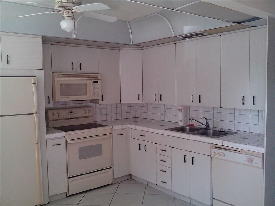 Back on the market !!!!   Ground Floor Corner Unit 1300 sqft - New a/c - Tile Floors - Steps to pool. Owner requests with all offers - credit report - proof of funds - income statement.