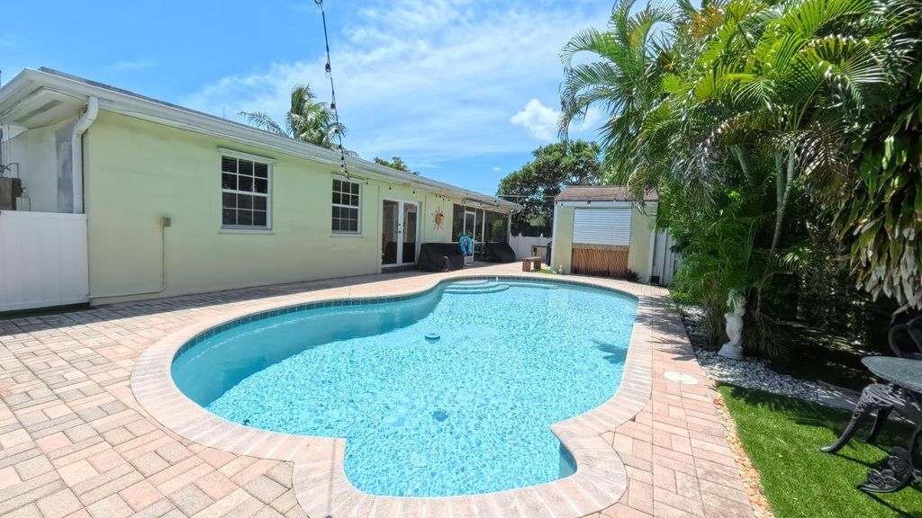 Photo of 1123 SE 2nd Terrace, Deerfield Beach, FL 33441 (MLS # R11119471)