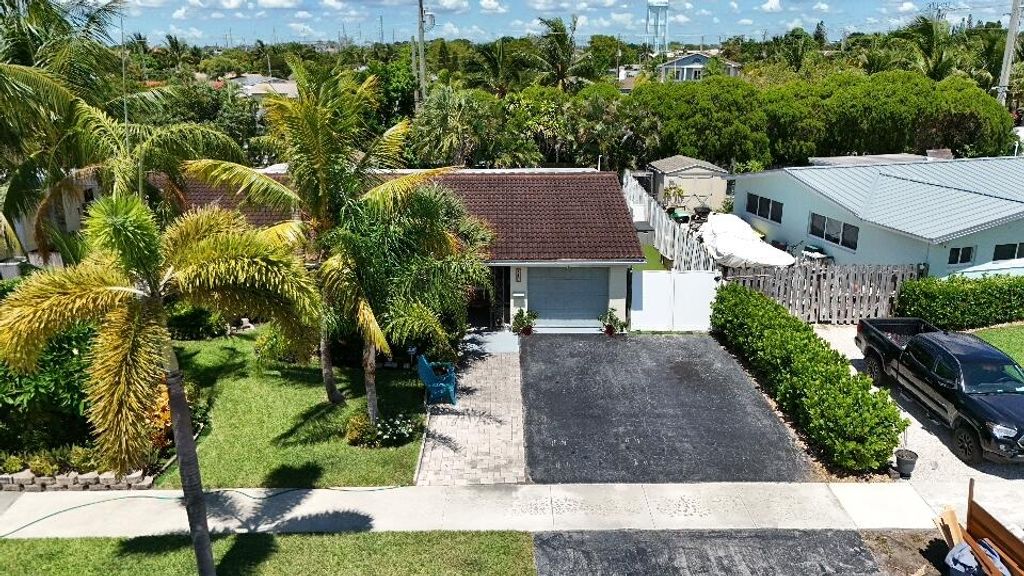 Photo of 1123 SE 2nd Terrace, Deerfield Beach, FL 33441 (MLS # R11119471)